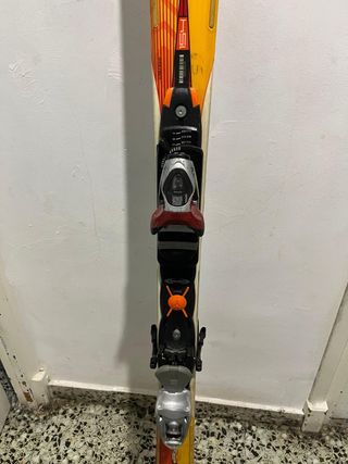 Esquís Dynastar con fijaciones