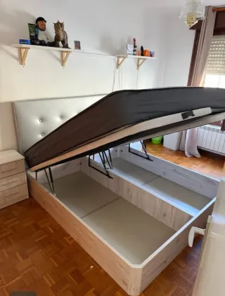Canapé de tela y madera