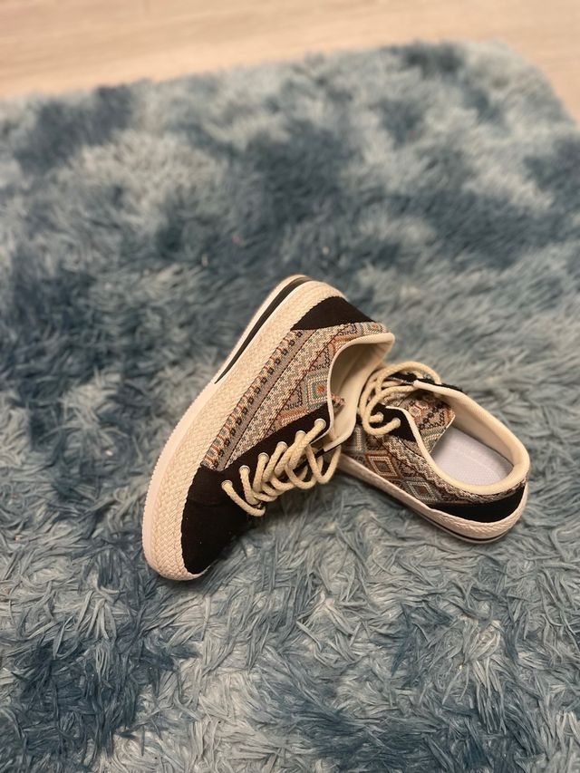 Zapatillas negras bordadas talla 39