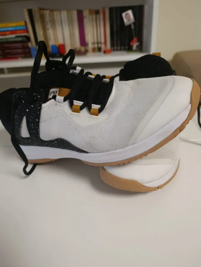 Zapatillas Adidas Blancas y Marrones