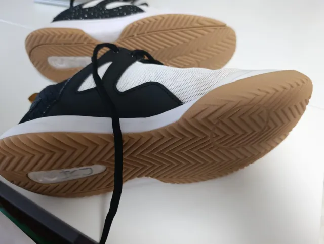 Zapatillas Adidas Blancas y Marrones