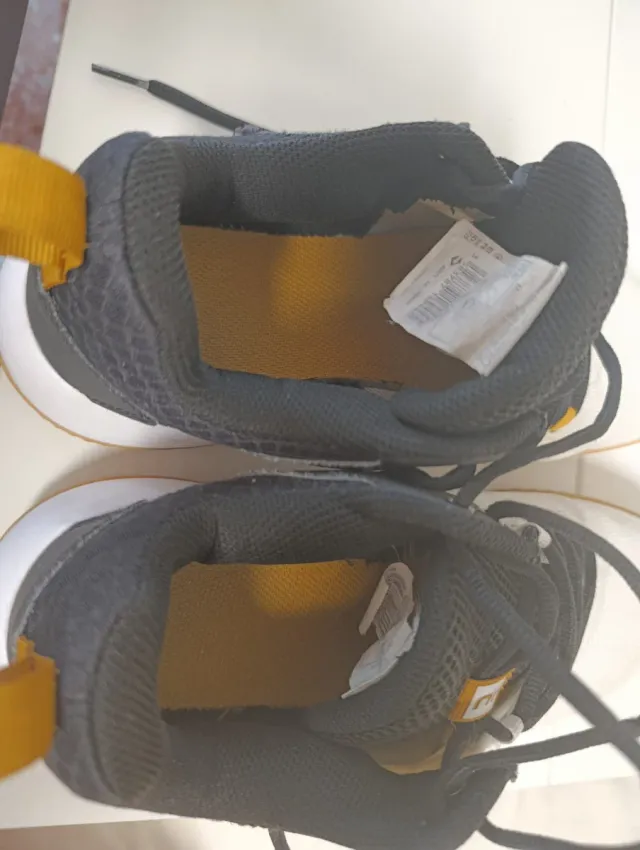 Zapatillas Adidas Blancas y Marrones