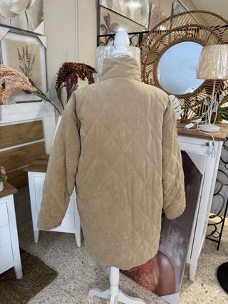 Abrigo acolchado vintage beige