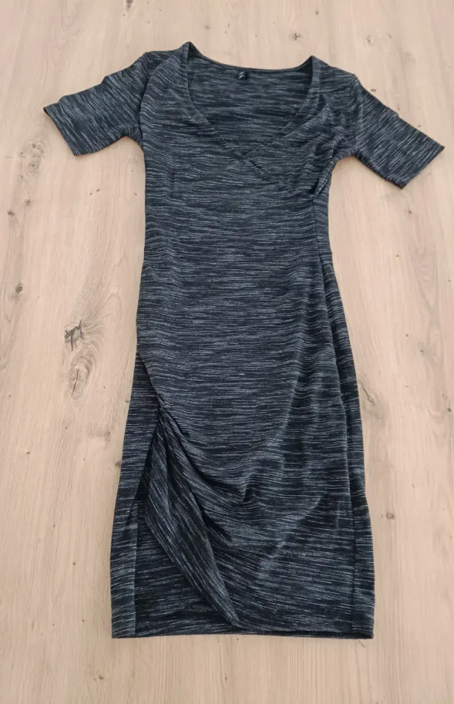 Vestido Stradivarius gris y negro