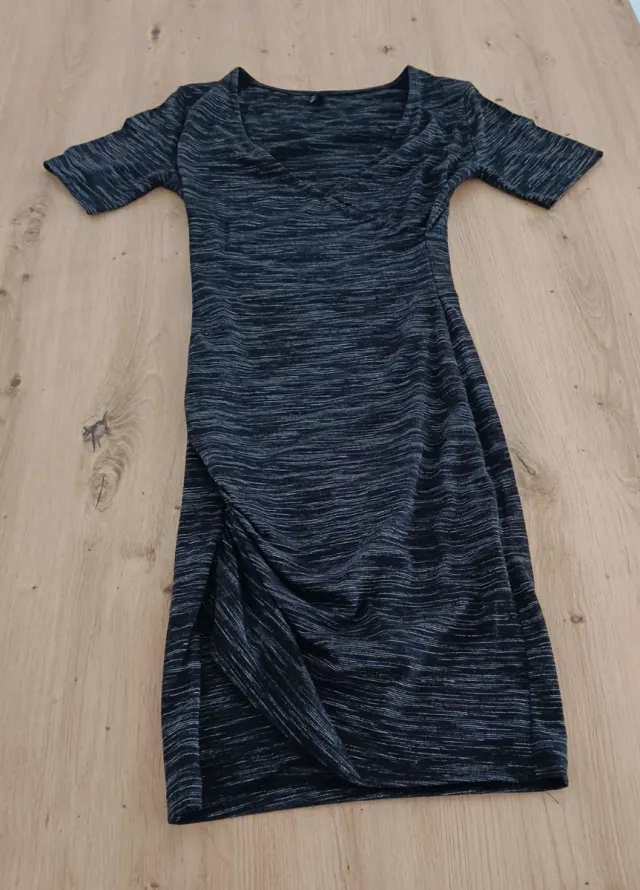 Vestido Stradivarius gris y negro