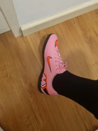 Bambas nuevas con etiqueta nike futbol sala