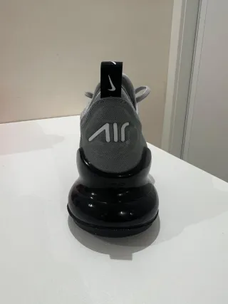 Nike Air Max 270 Gris y Negro