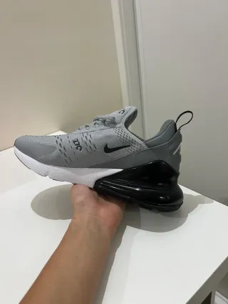 Nike Air Max 270 Gris y Negro