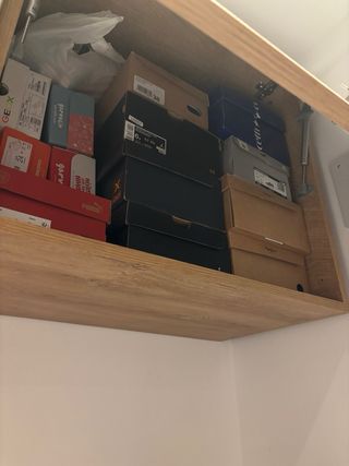 Armario recibidor beige y marrón