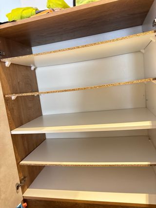 Armario recibidor beige y marrón