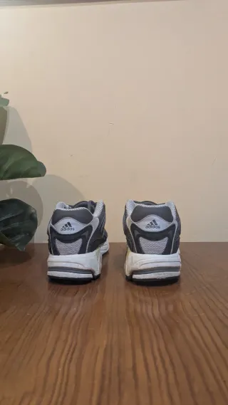 Zapatillas Adidas Response CL Talla 42