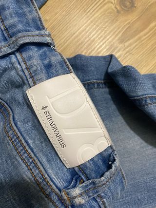 Pantalón vaquero campana Stradivarius