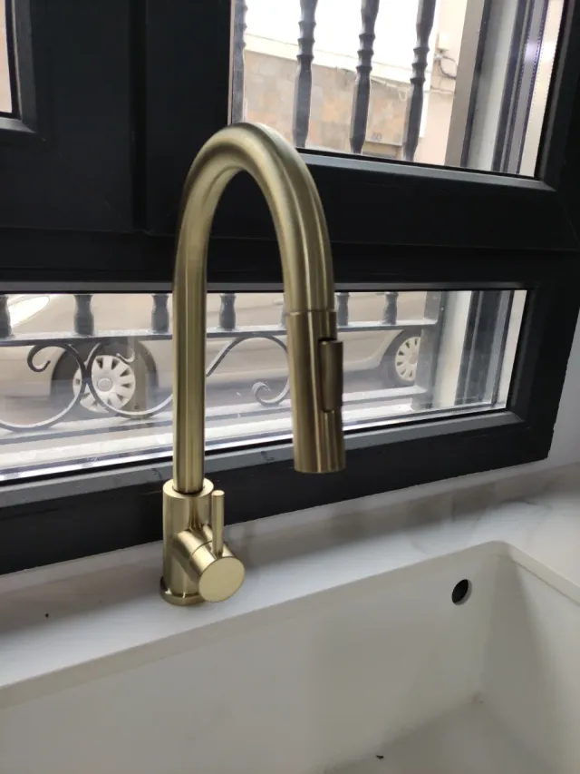 Grifo de cocina dorado metal