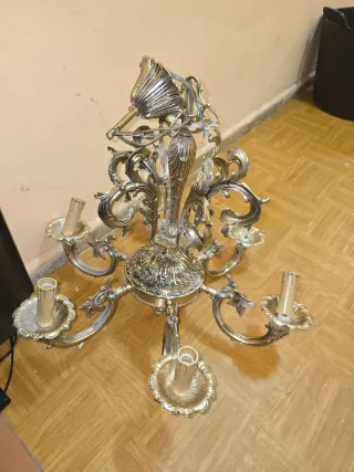 Lámpara de araña antigua dorada