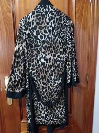 Conjunto Bata y Camisón Seda Animal Print negro