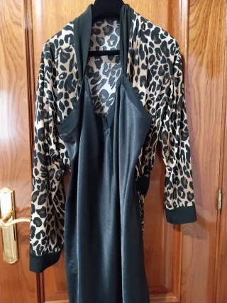 Conjunto Bata y Camisón Seda Animal Print negro