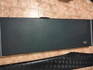 Baixo Squier Jaguar Bass Preto