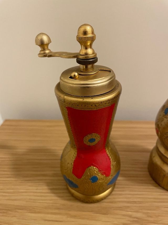 Set vintage macinapepe e saliera stile fiorentino