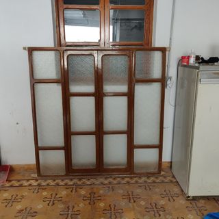 Ventana de madera con cristales