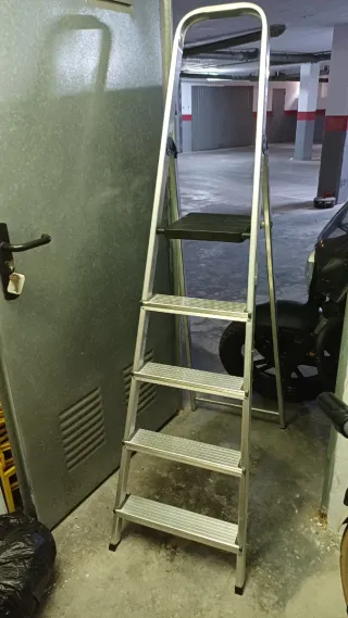 ESCALERA ALUMINIO PLEGABLE