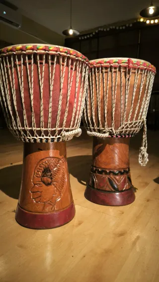 Djembes grandes, tambores africanos Senegal
