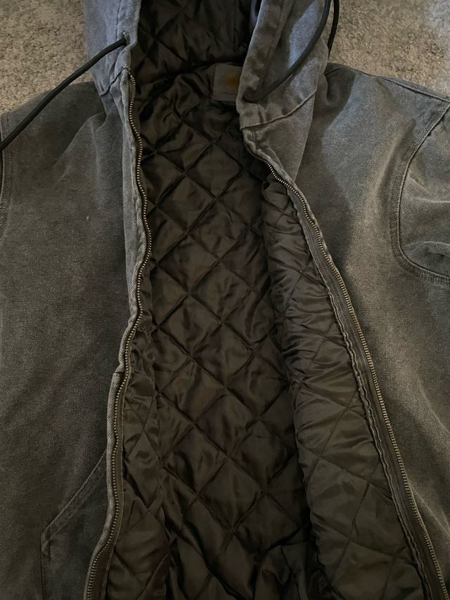 Chaqueta Carhartt gris con capucha