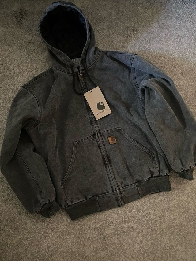 Chaqueta Carhartt gris con capucha