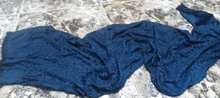 Pañuelo estampado azul y negro