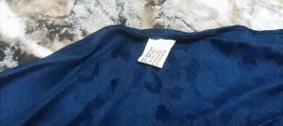 Pañuelo estampado azul y negro