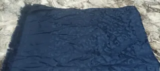 Pañuelo estampado azul y negro