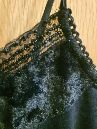 Top lencero terciopelo y encaje negro