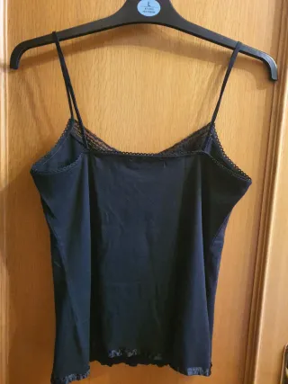 Top lencero terciopelo y encaje negro