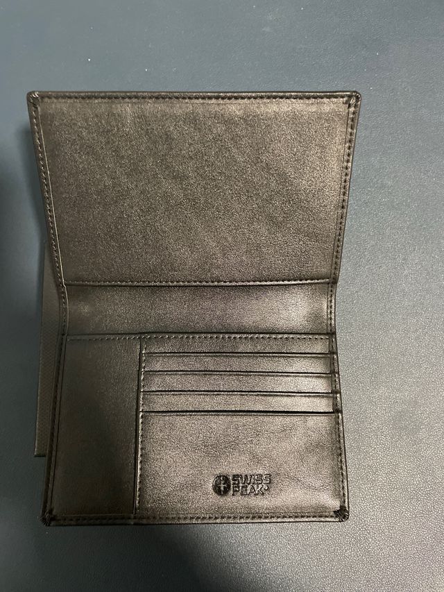 Cartera Swiss Peak Negra