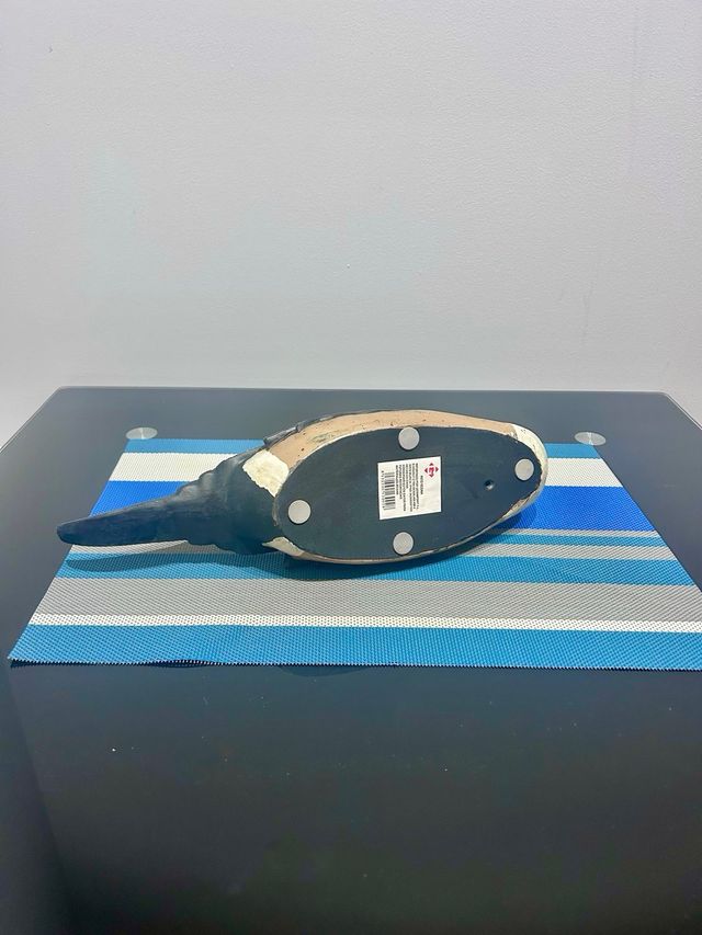 Pato decorativo de resina pintada estilo madera