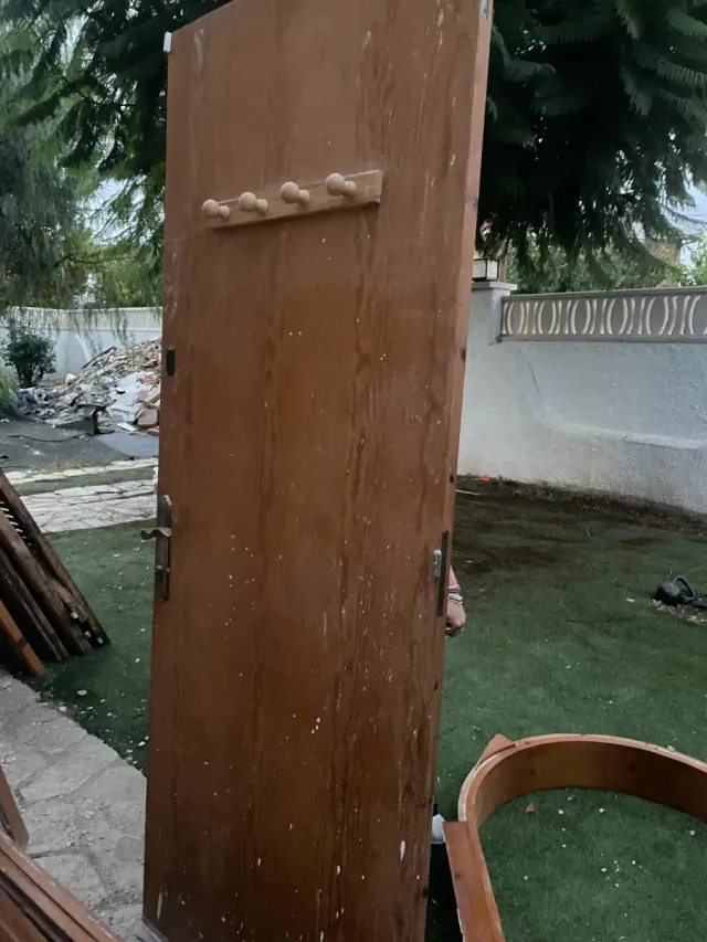 Puerta de entrada de madera maciza