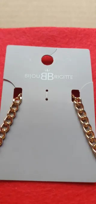 Collar dorado con piedras marrones