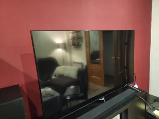 TV Samsung UE50TU8005K estropeada