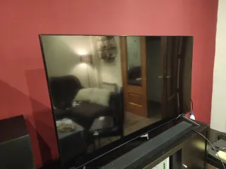 TV Samsung UE50TU8005K estropeada