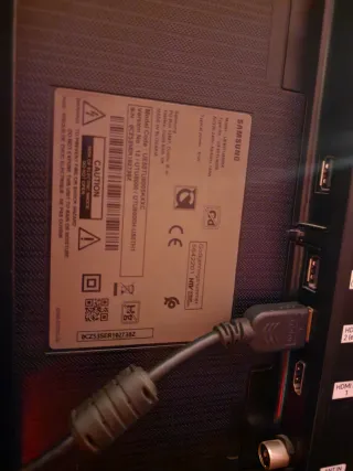 TV Samsung UE50TU8005K estropeada