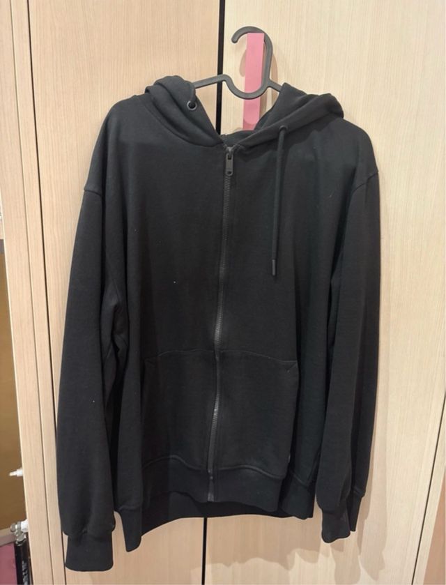 Sudadera con capucha negra