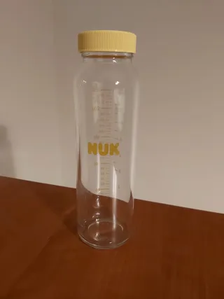 Biberón NUK Cristal 230ml con Tapa para boquilla.