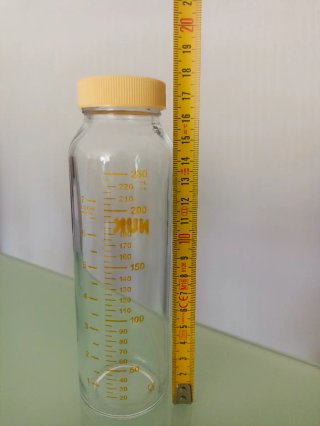 Biberón NUK Cristal 230ml con Tapa para boquilla.