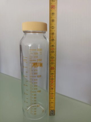 Biberón NUK Cristal 230ml con Tapa para boquilla.