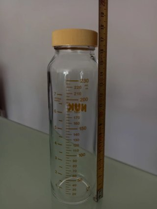 Biberón NUK Cristal 230ml con Tapa para boquilla.