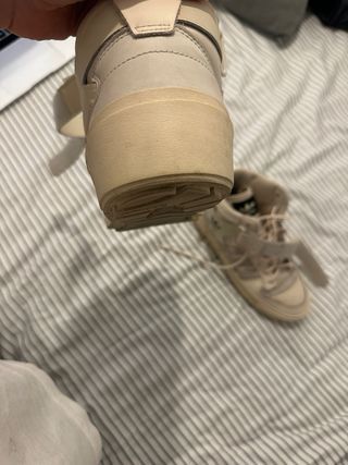 Zapatillas Adidas altas beige