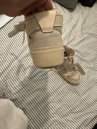 Zapatillas Adidas altas beige