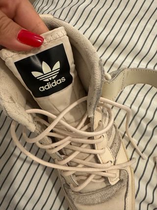 Zapatillas Adidas altas beige