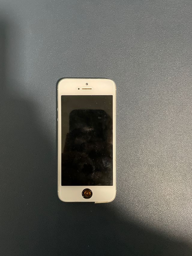 Móvil Apple Blanco y Dorado