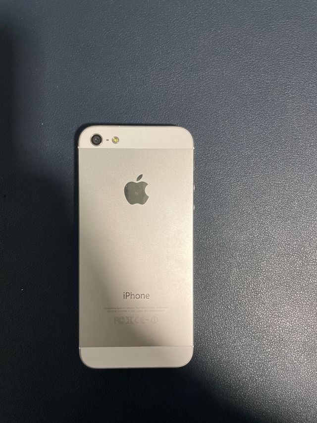 Móvil Apple Blanco y Dorado