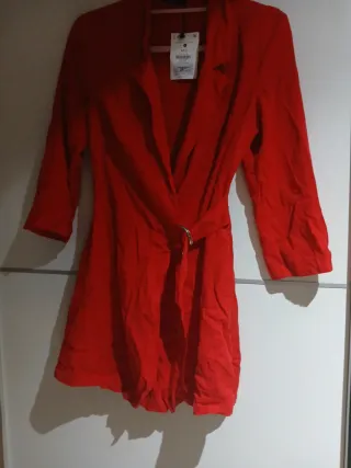 Mono Bershka rojo talla S/36 nuevo